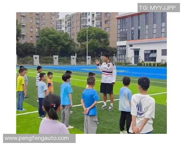 小小身材大大梦想姓小的足球明星如何在绿茵场上闪耀光芒