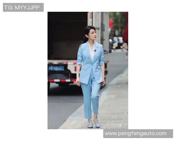 超帅足球明星西装搭配解析引领时尚潮流展现运动魅力与优雅风范